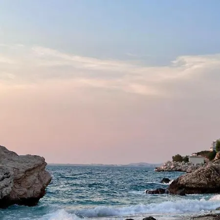 Alex Lungo Mare 公寓 *